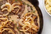 Savory Whole30 Steak with Rich Gravy