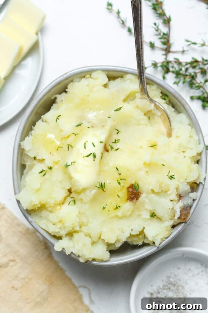 Mashed potatoes with butter in bowl