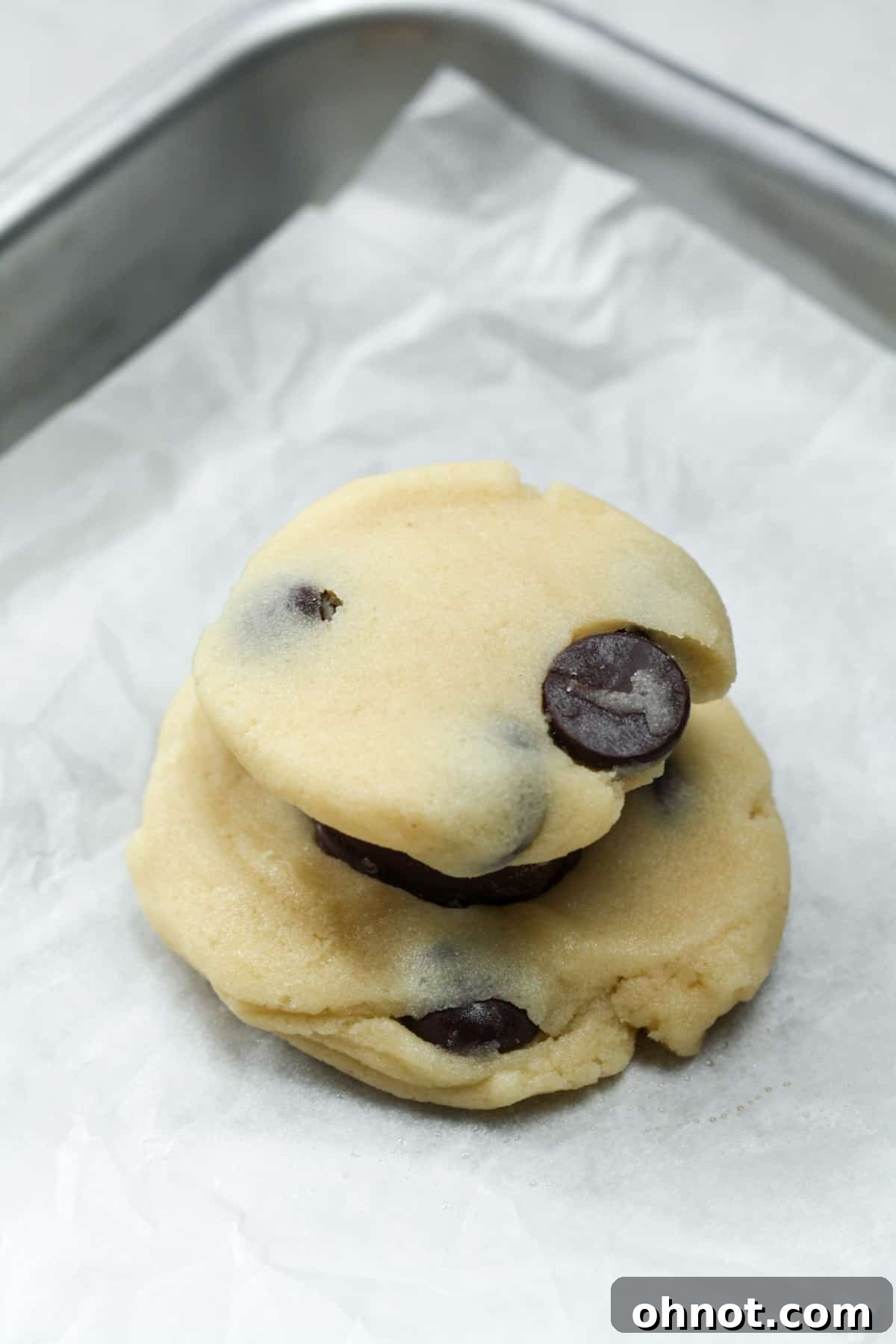 Dough with caramel in the middle, ready to be sealed