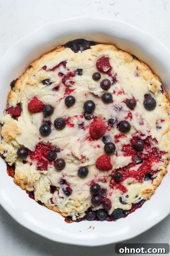 Baked cake with berries.