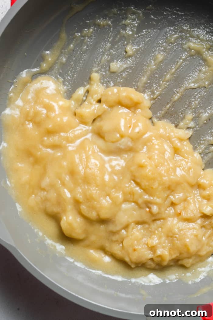 Rich, chunky brown gravy after seasoning.