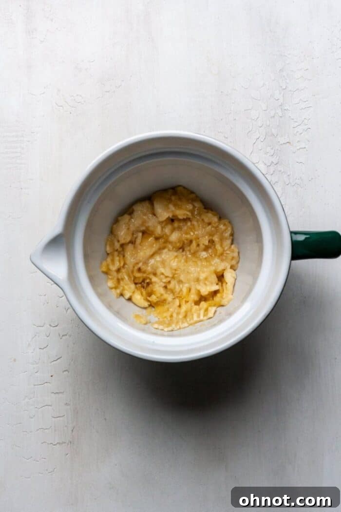 Mashed bananas in bowl